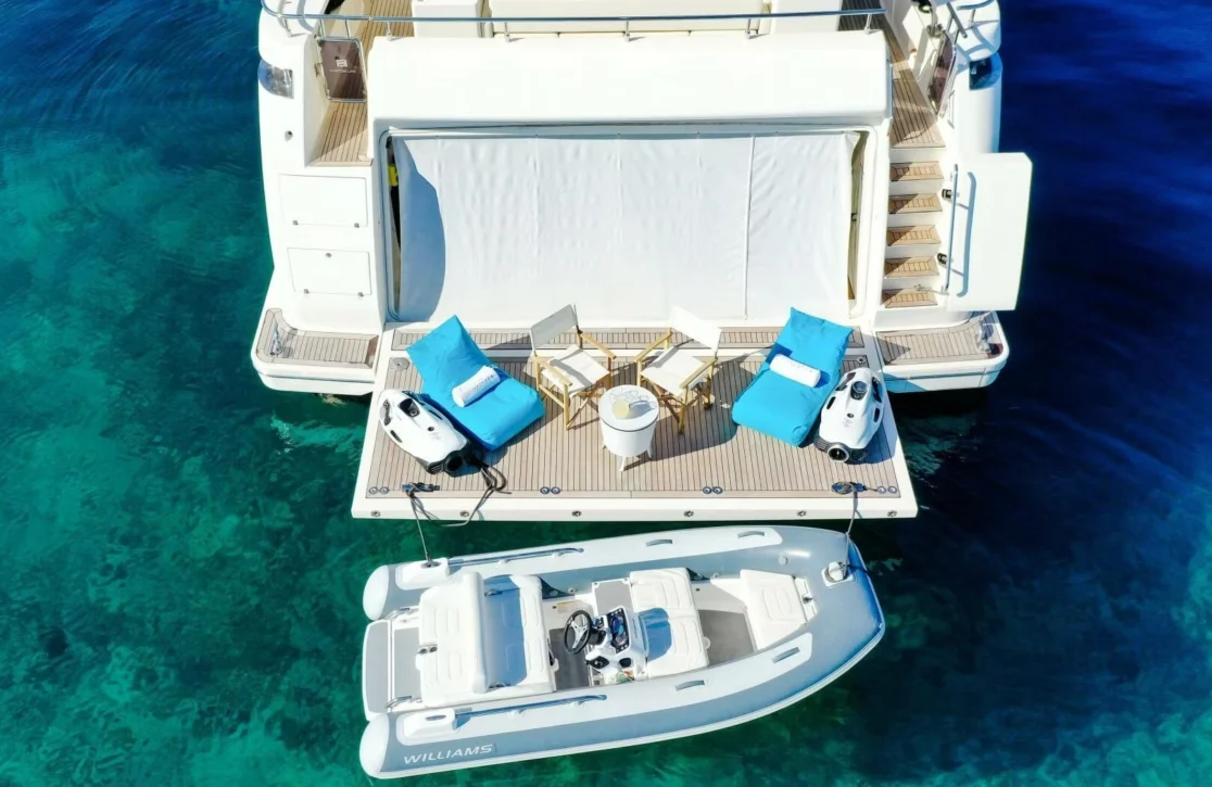 An image of Infinitas yacht