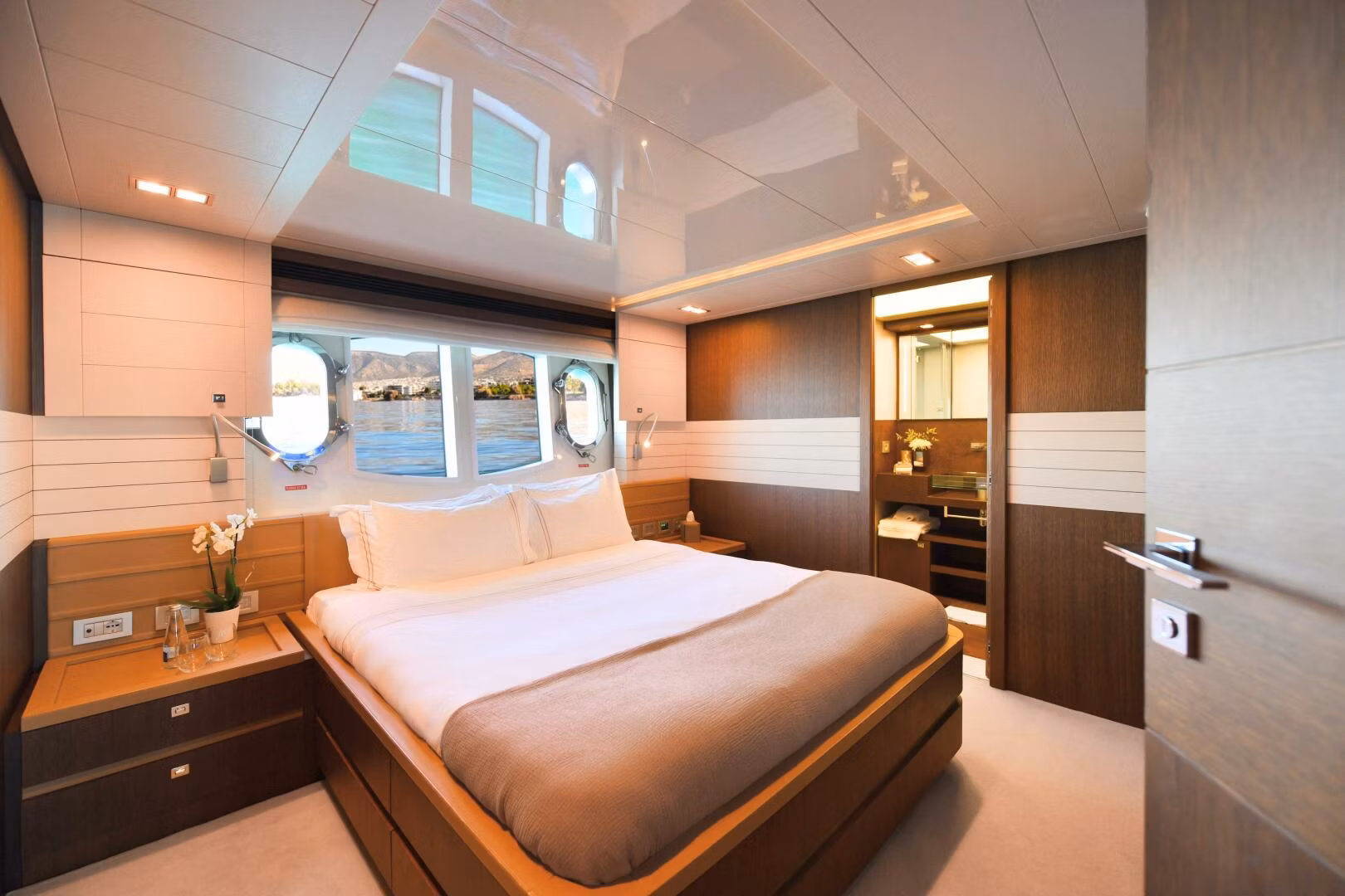 An image of Infinitas yacht