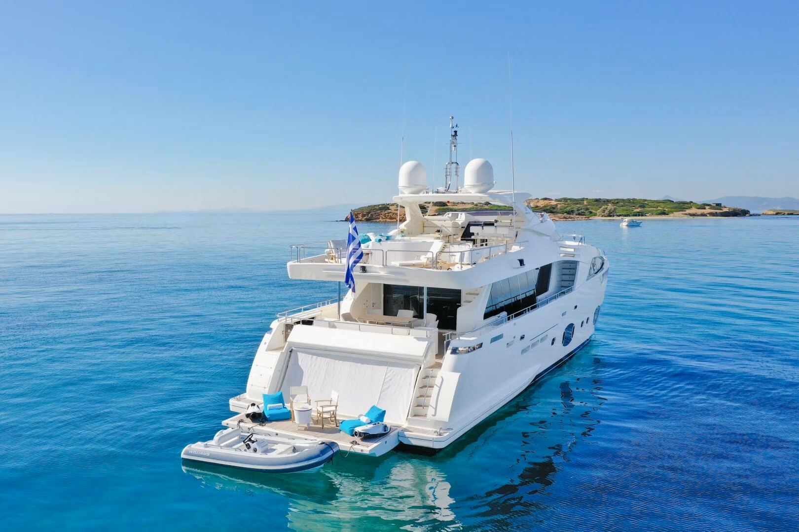 An image of Infinitas yacht