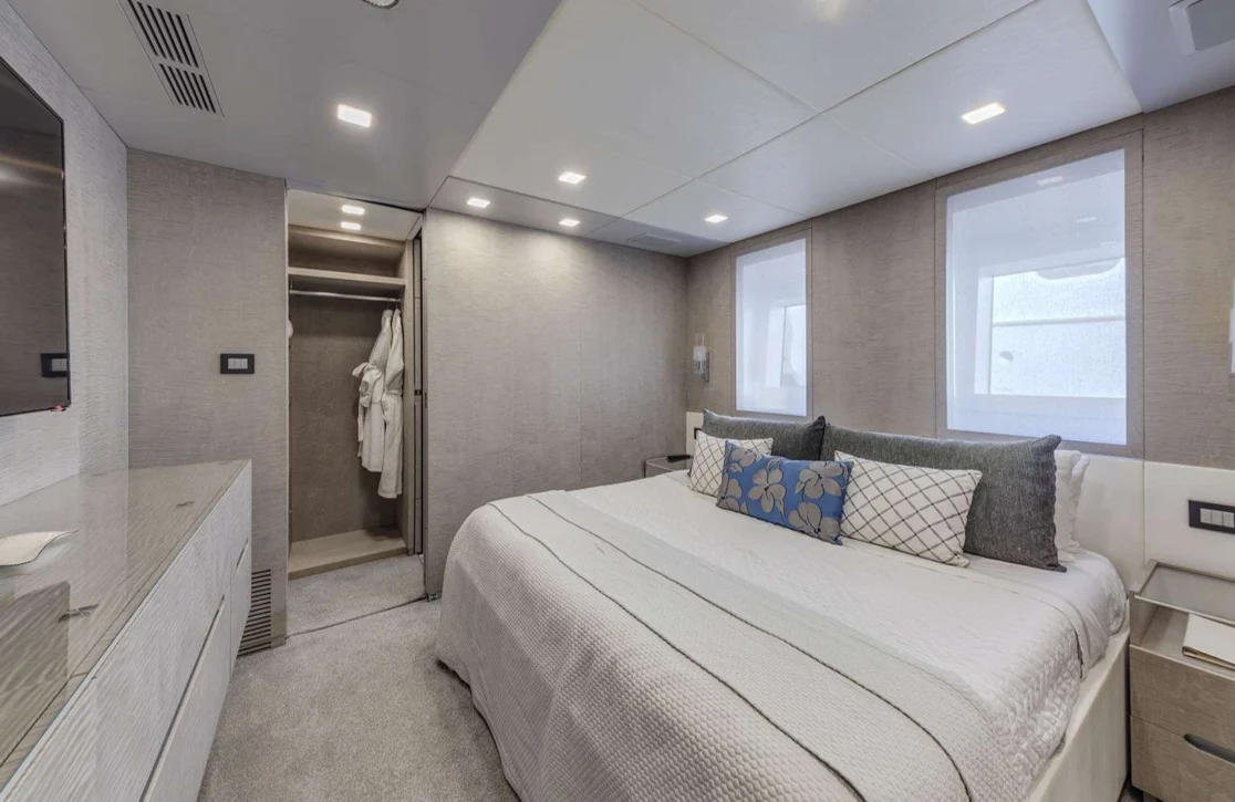 An image of H yacht