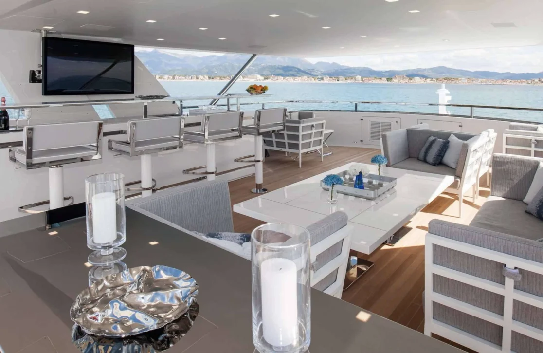 An image of H yacht