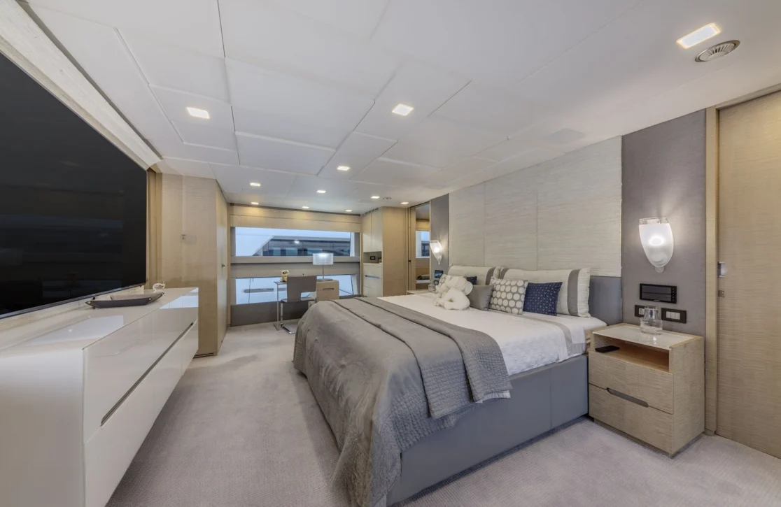 An image of H yacht