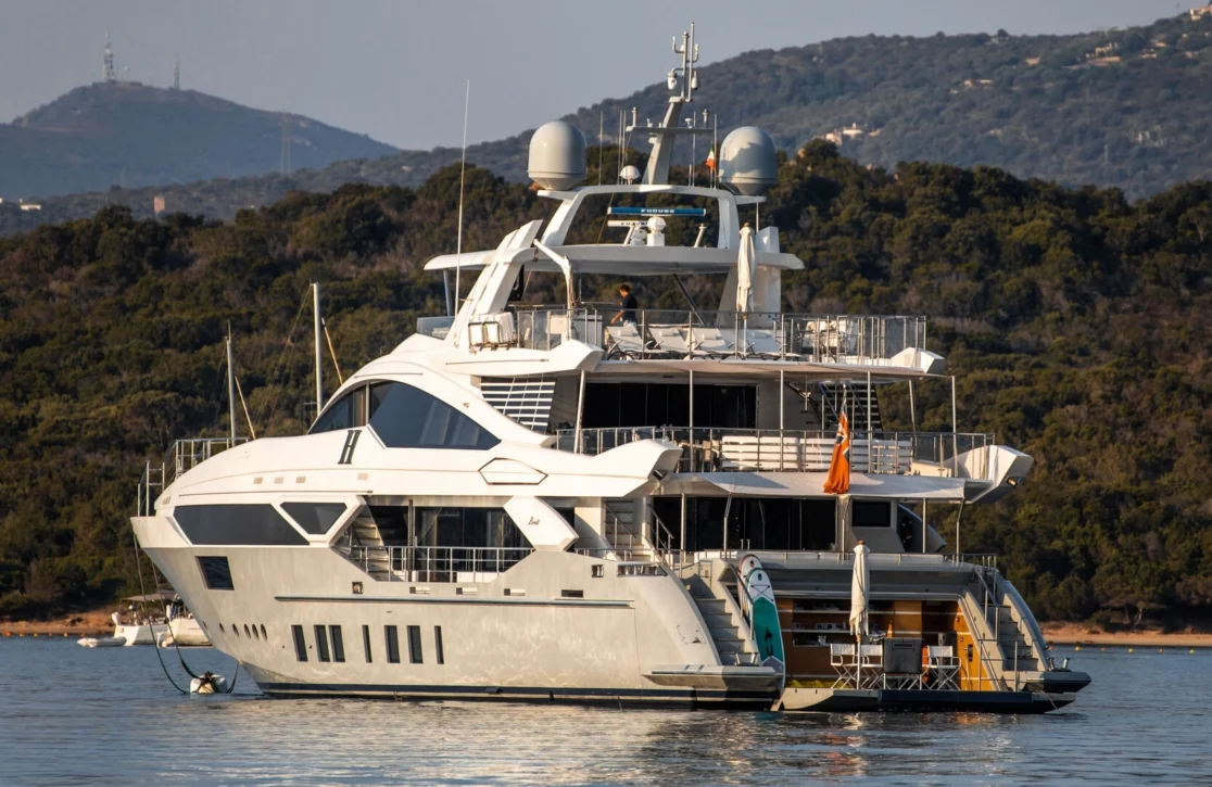 An image of H yacht
