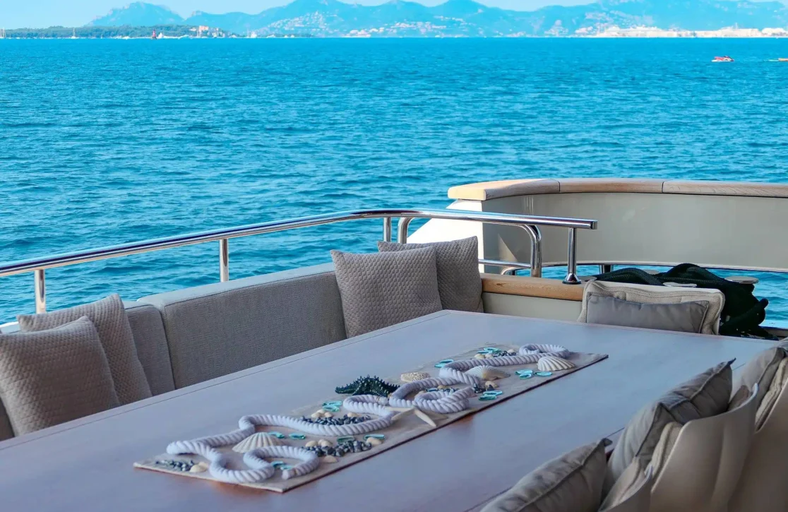 An image of Tiny Wave yacht