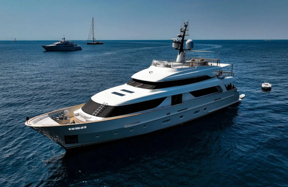 An image of Tiny Wave yacht