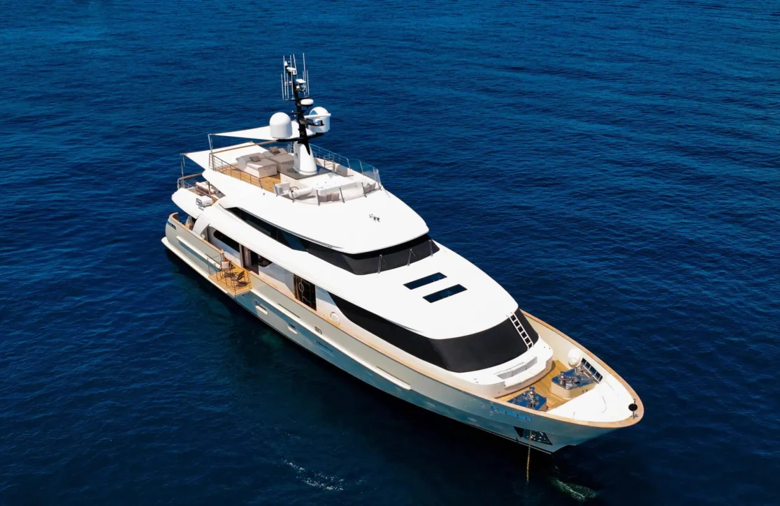 An image of Tiny Wave yacht
