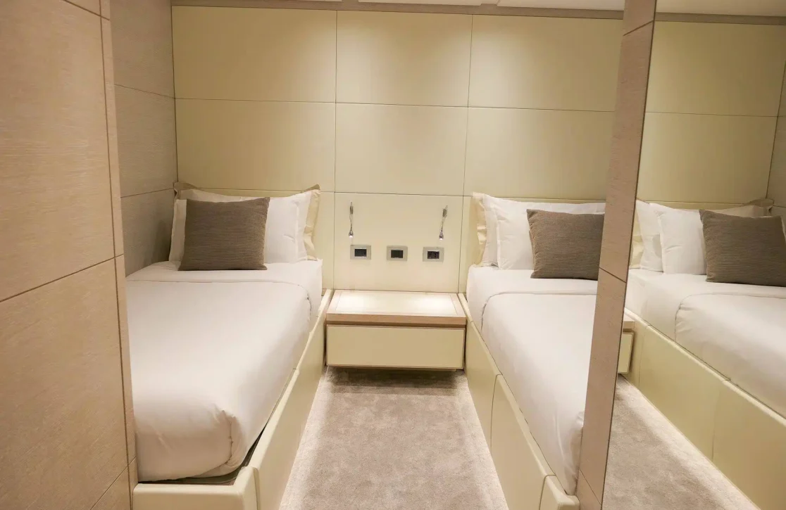 An image of Tiny Wave yacht