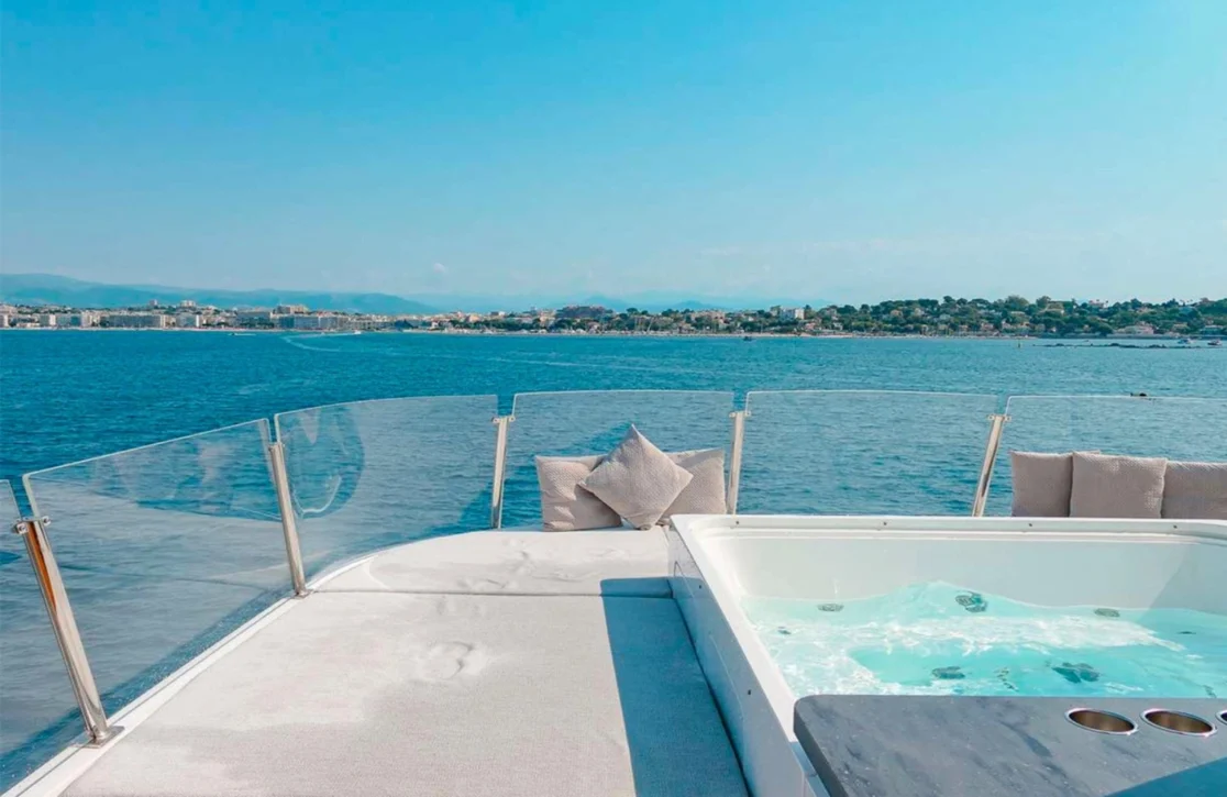An image of Tiny Wave yacht