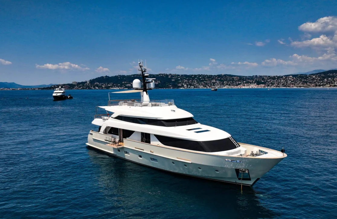 An image of Tiny Wave yacht