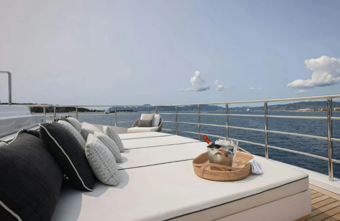 An image of Medially yacht