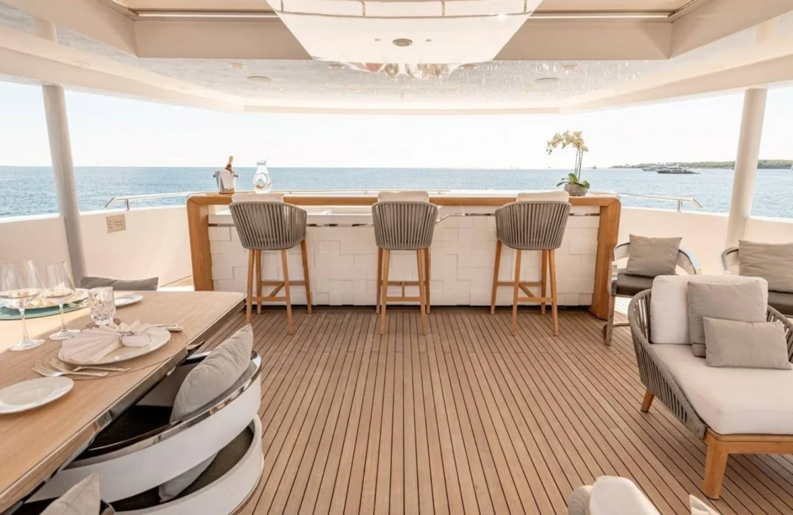 An image of Medially yacht