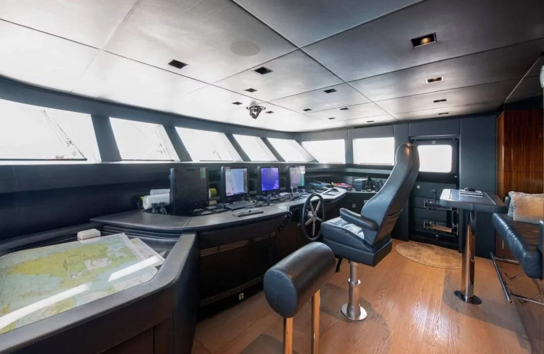 An image of Medially yacht