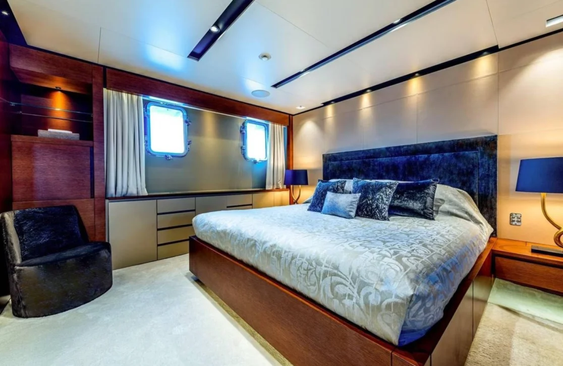 An image of Medially yacht
