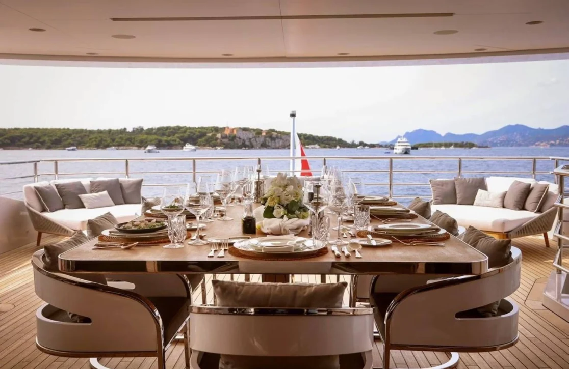 An image of Medially yacht