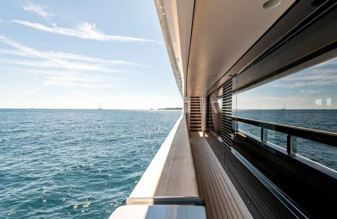An image of Medially yacht