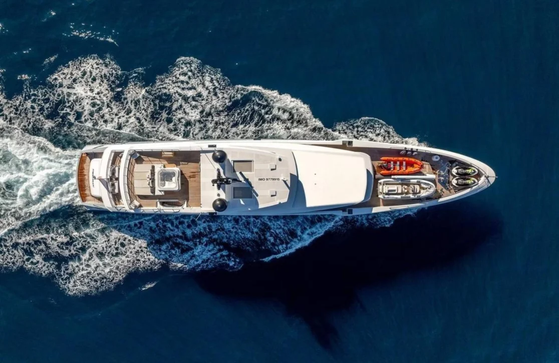 An image of Medially yacht