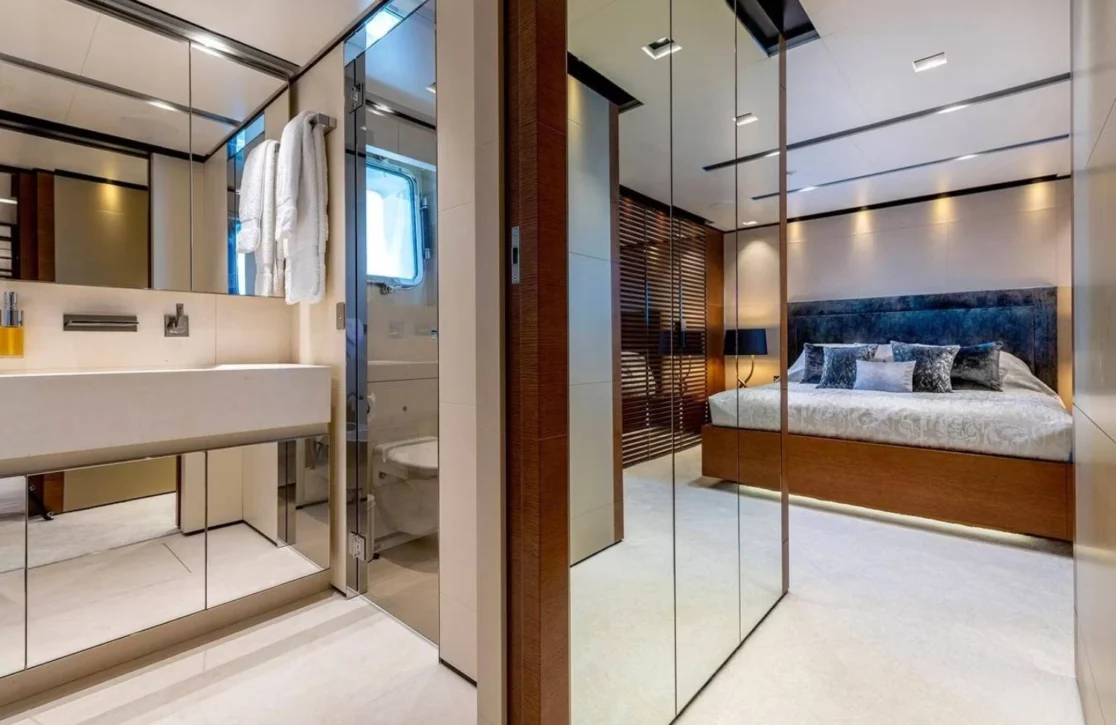 An image of Medially yacht