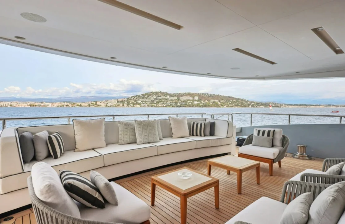 An image of Medially yacht