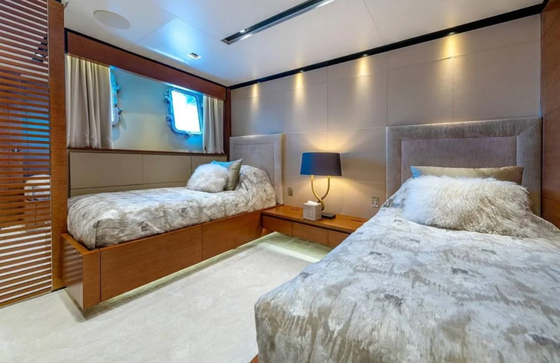 An image of Medially yacht