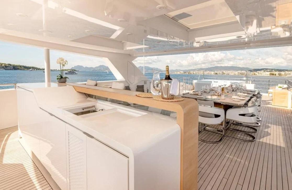 An image of Medially yacht
