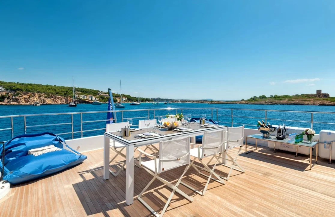 An image of Curfew II yacht