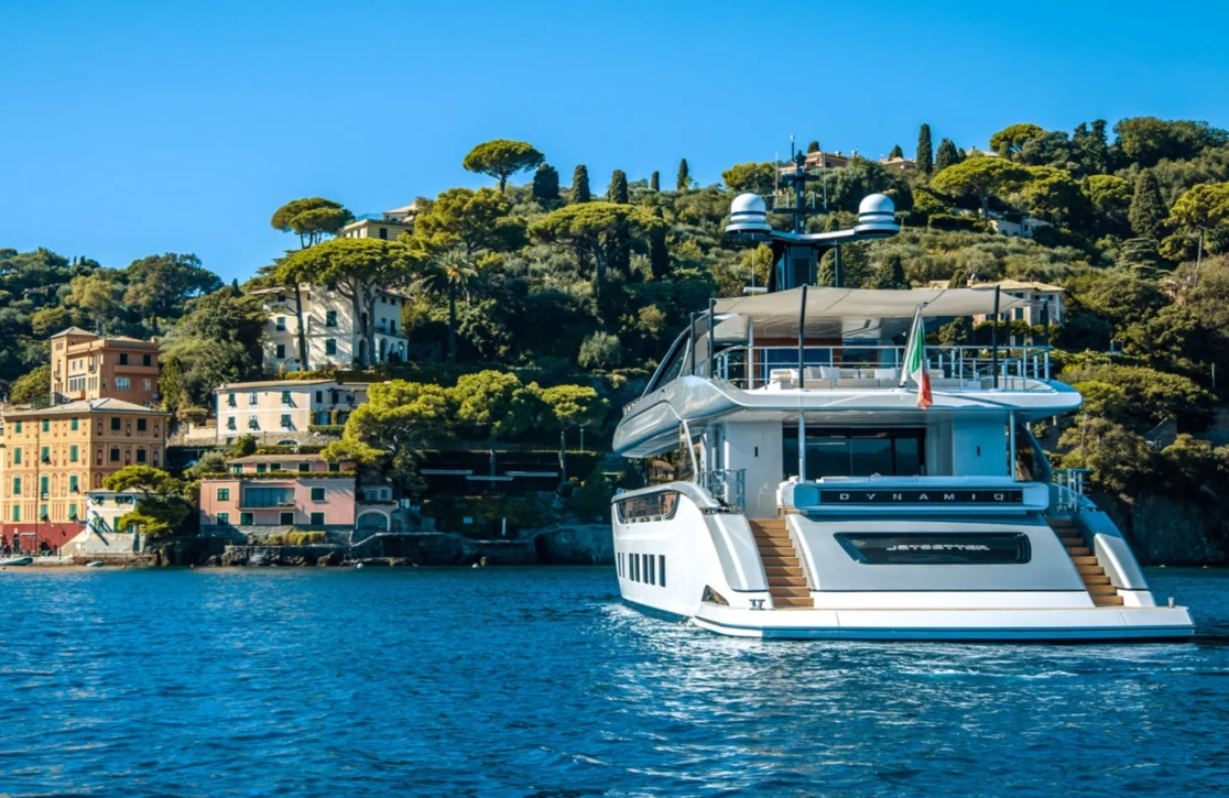 An image of Spring yacht