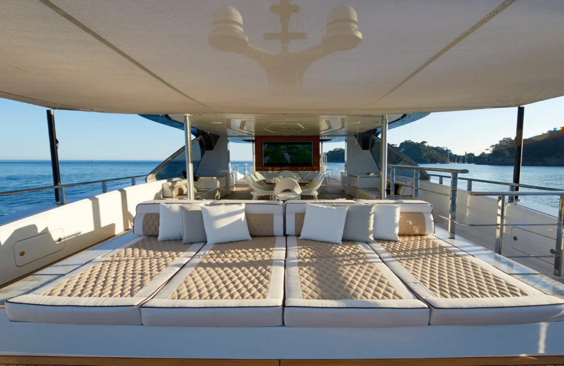 An image of Spring yacht