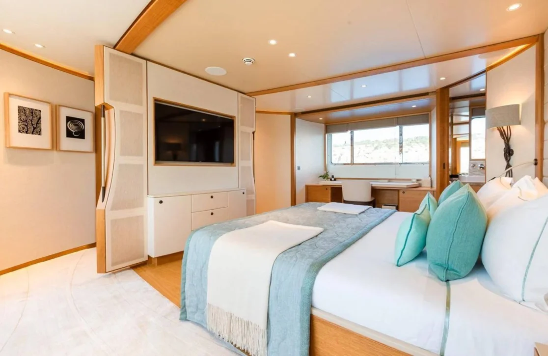 An image of Solis yacht