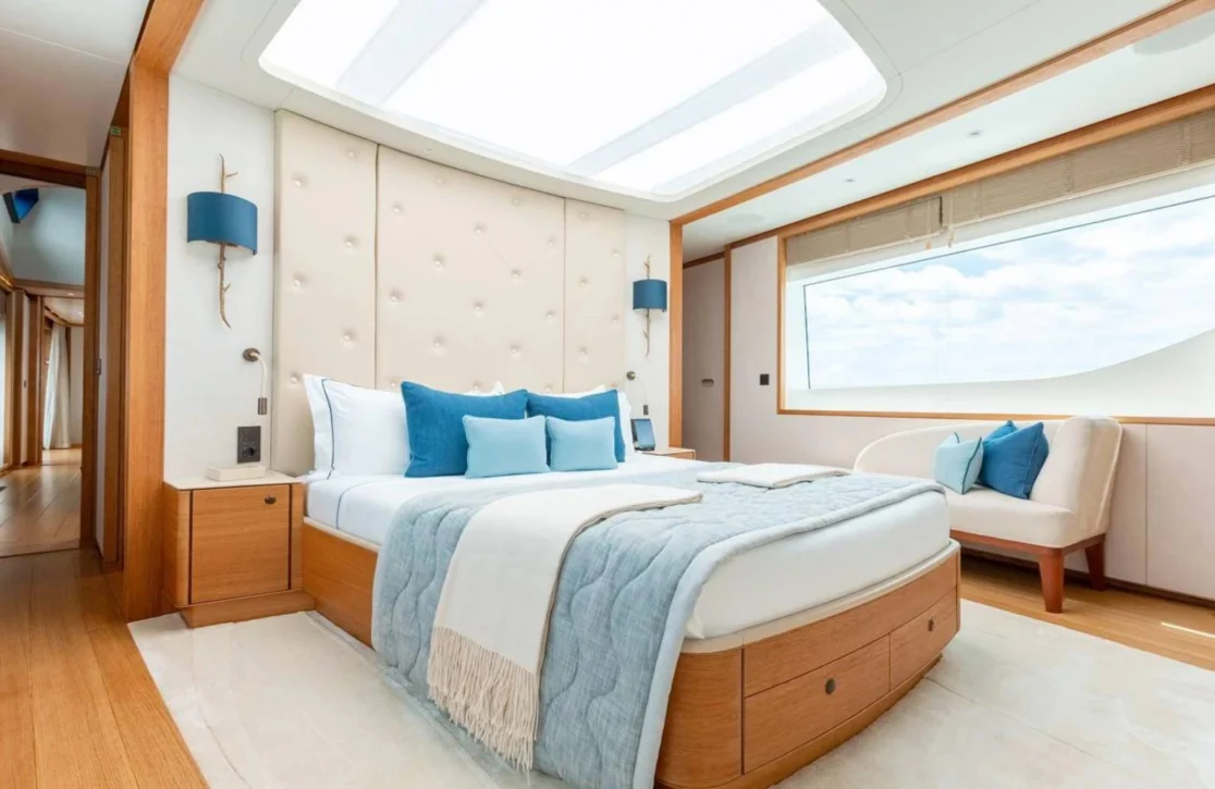 An image of Solis yacht