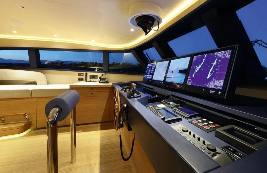 An image of Solis yacht