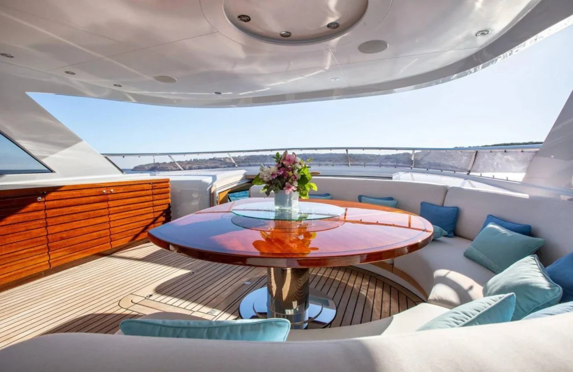 An image of Solis yacht