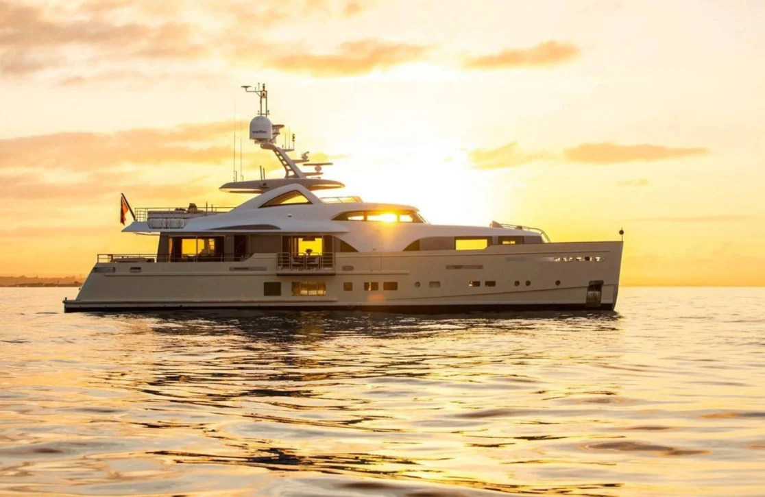 An image of Solis yacht