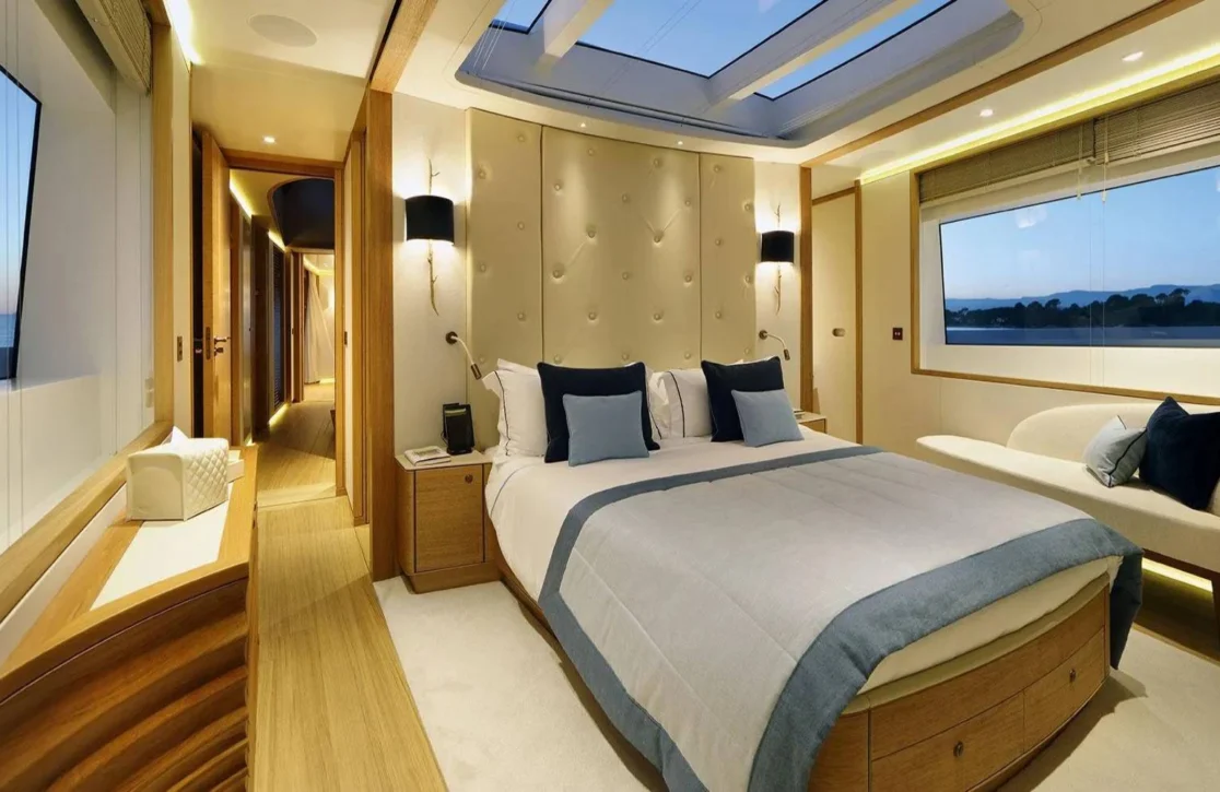 An image of Solis yacht