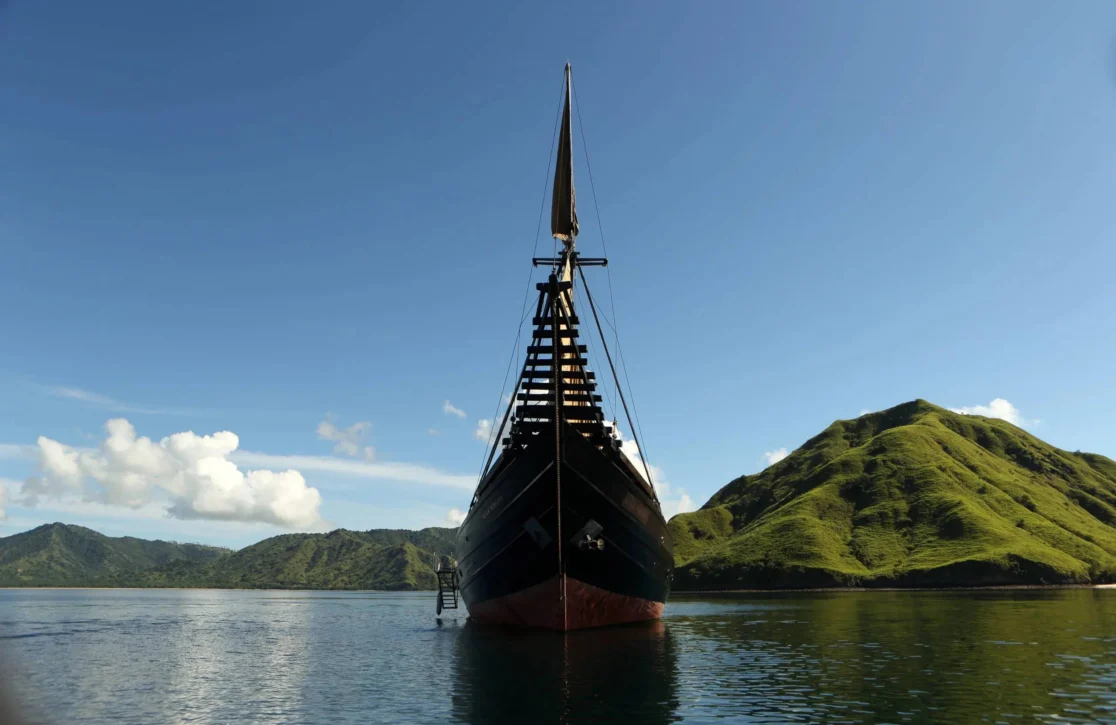 An image of Alila Purnama yacht