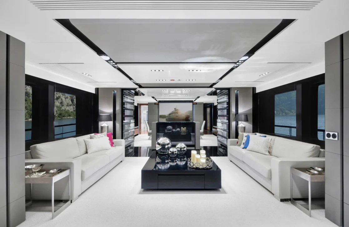 An image of FX yacht