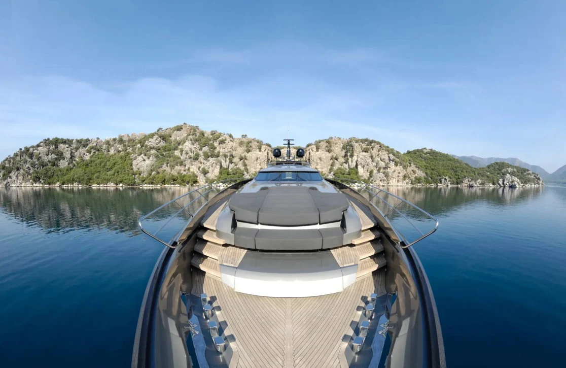 An image of FX yacht