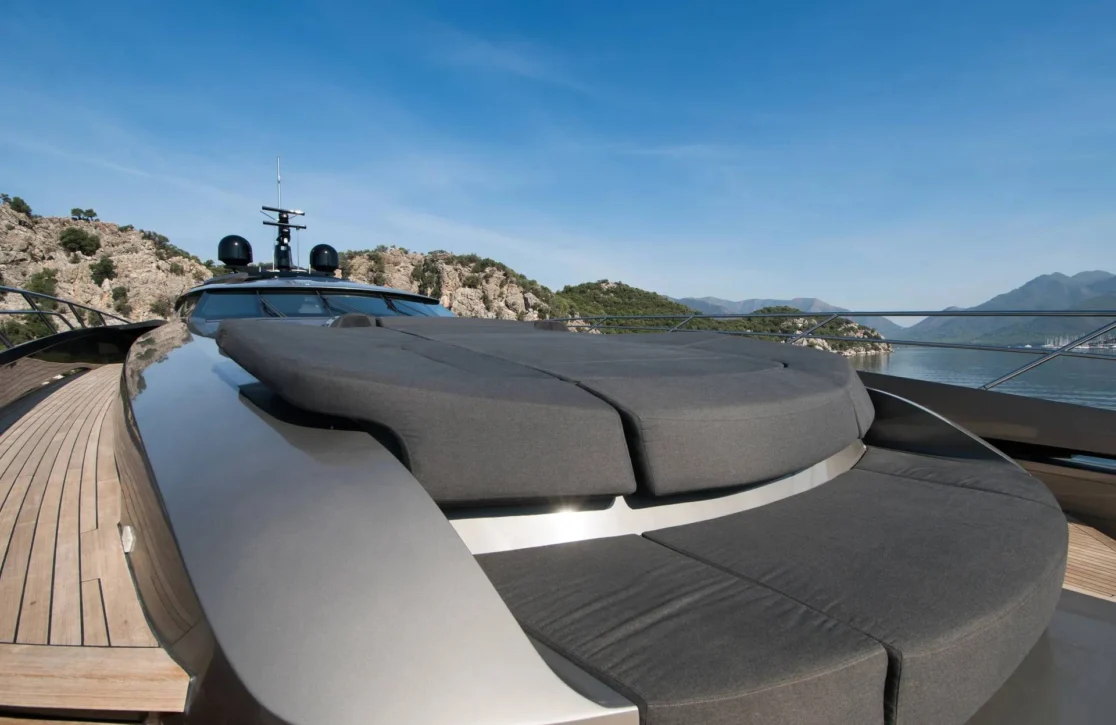 An image of FX yacht