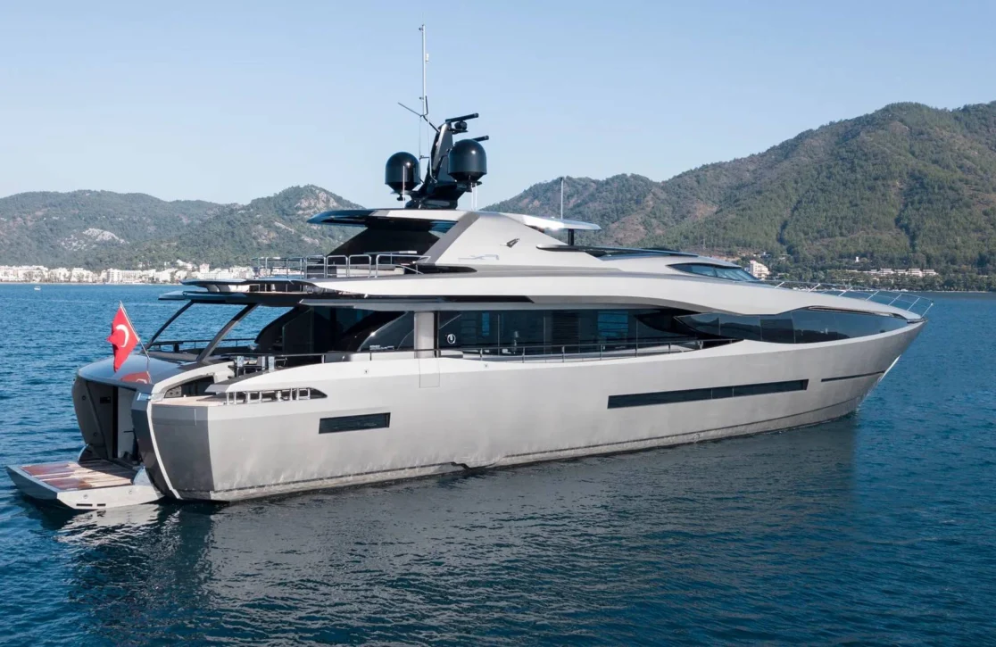 An image of FX yacht