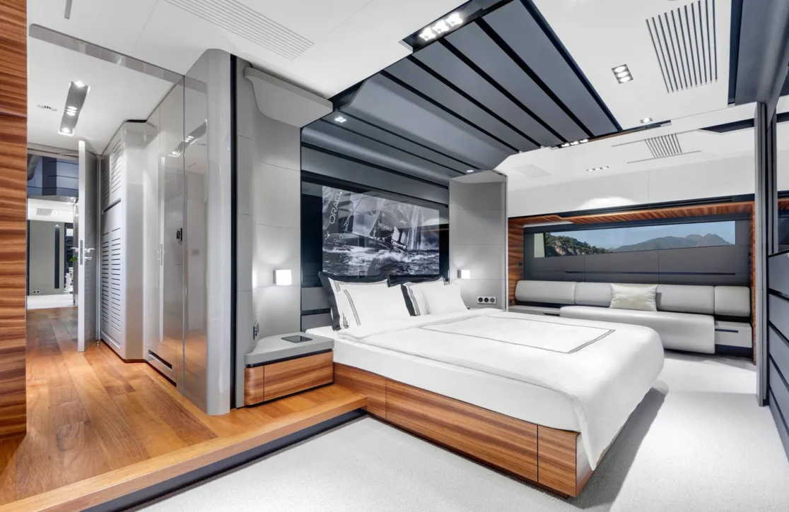 An image of FX yacht