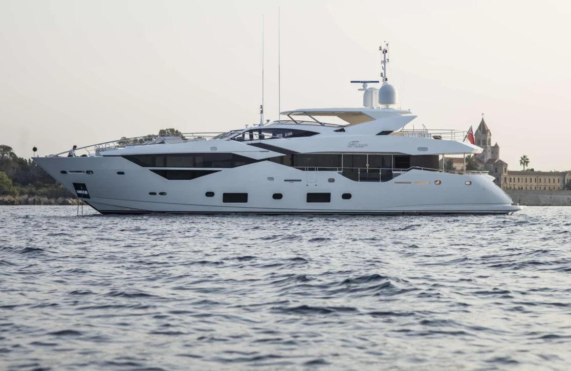 An image of Fleur yacht