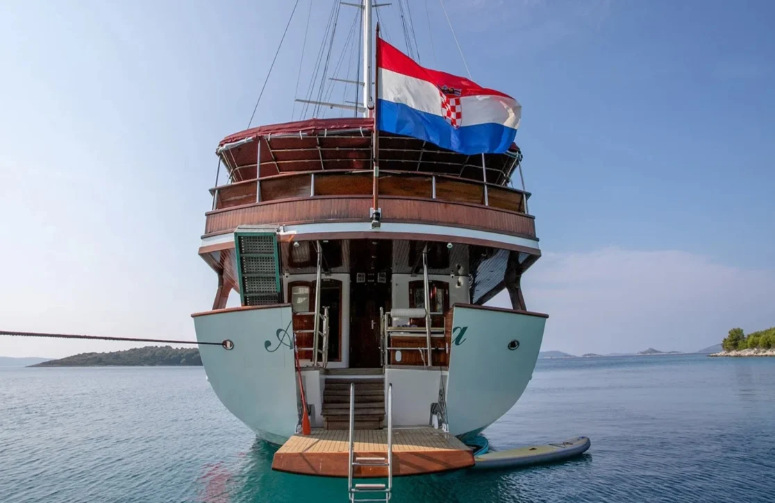 An image of Amorena yacht