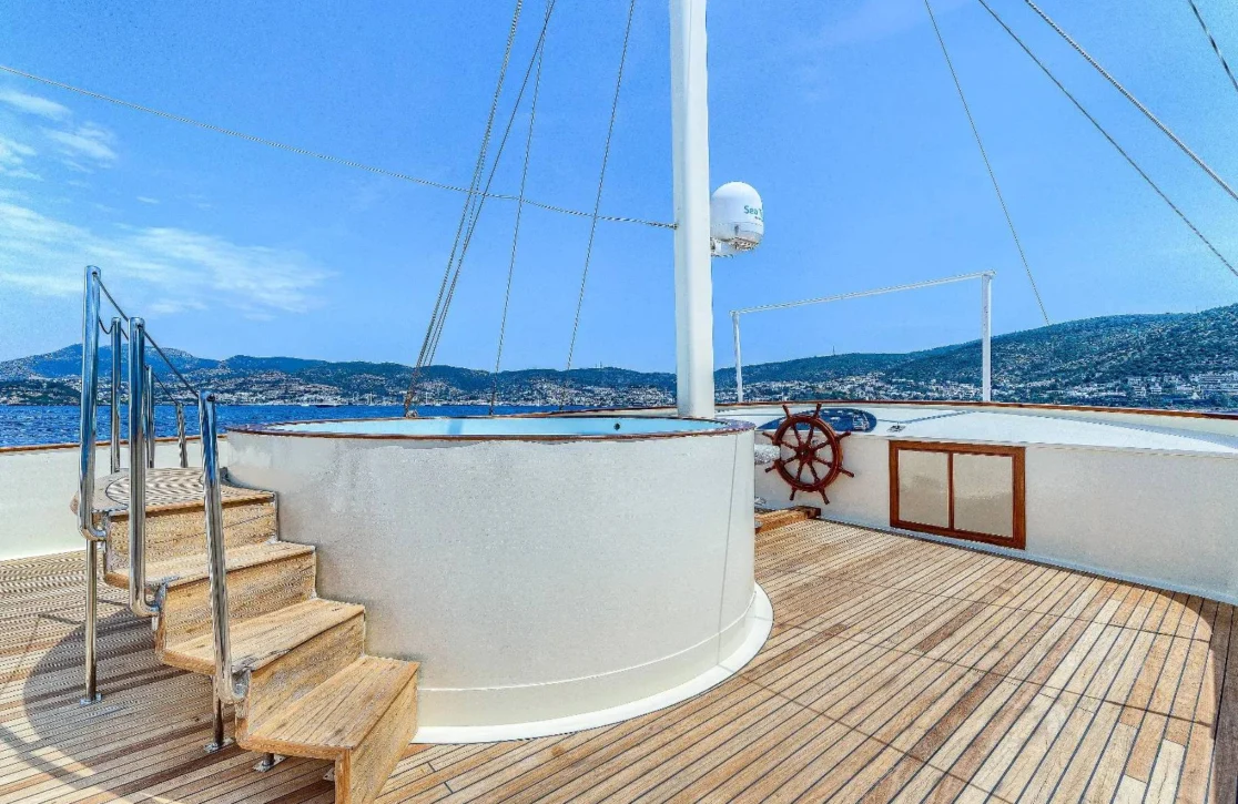 An image of Elara 1 yacht