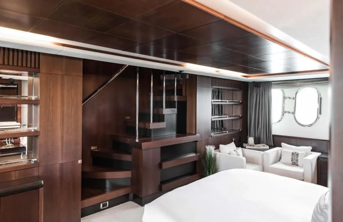 An image of Tail Lights yacht