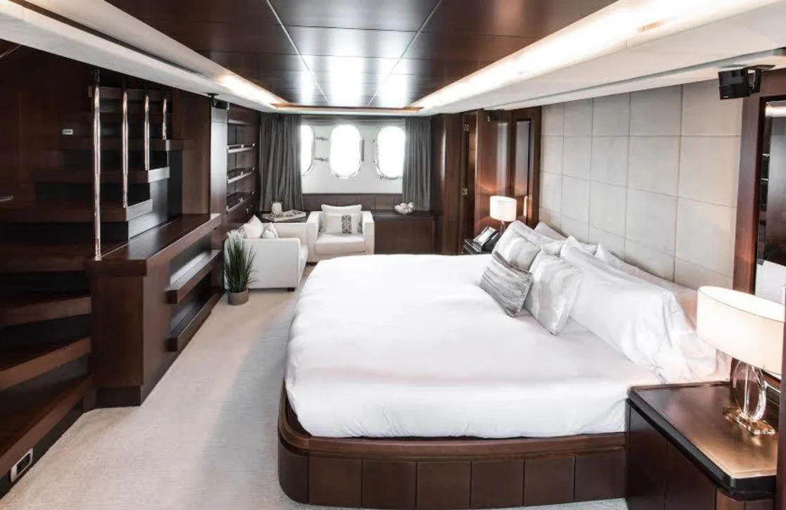 An image of Tail Lights yacht