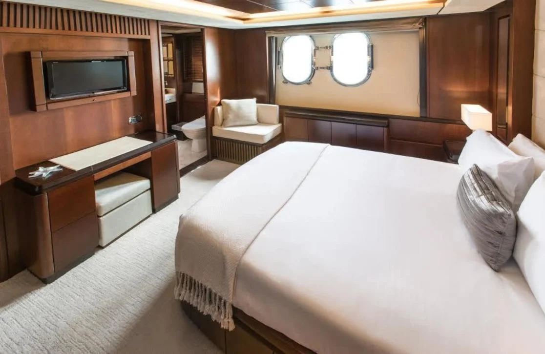 An image of Tail Lights yacht