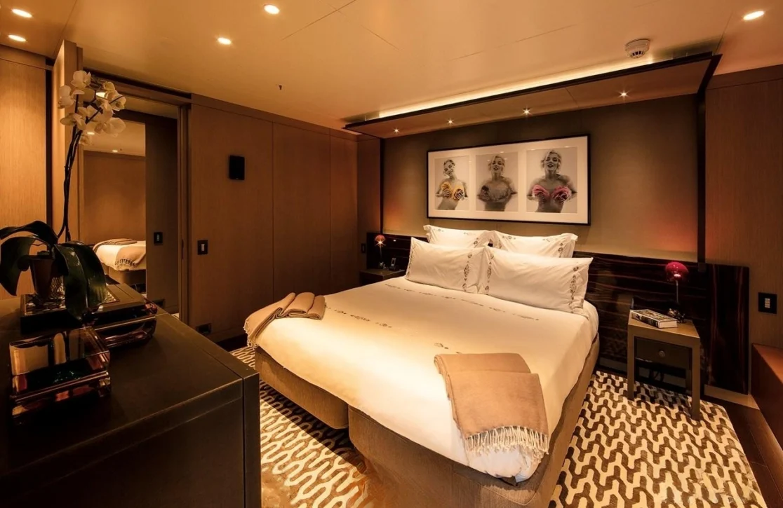 An image of Hallo yacht