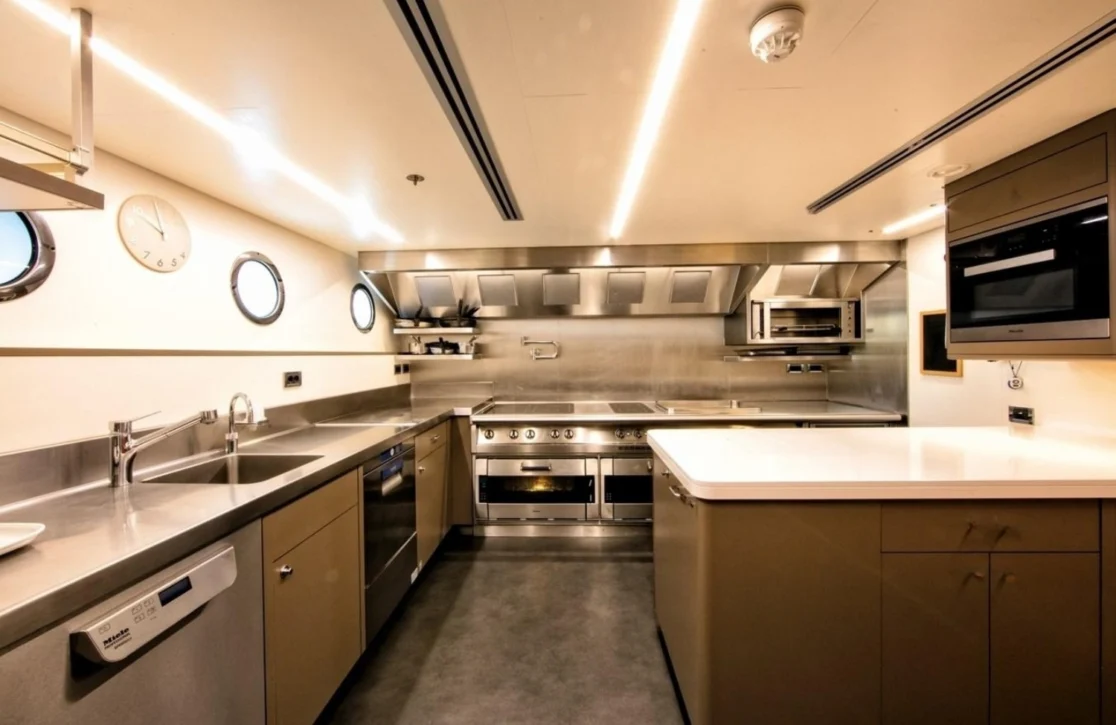 An image of Hallo yacht