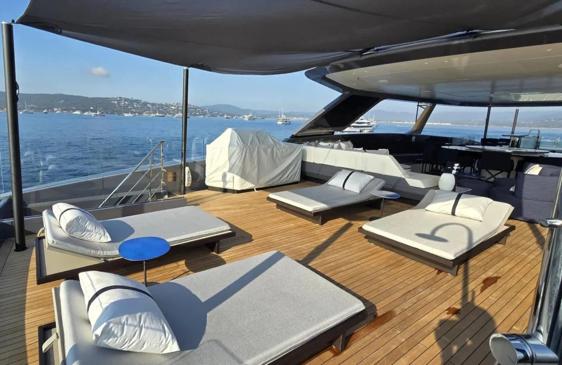 An image of Akula yacht