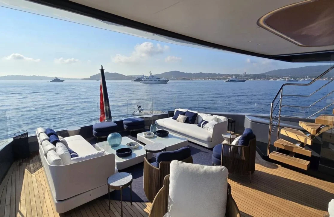 An image of Akula yacht