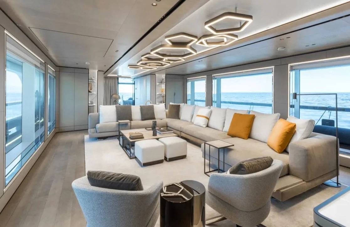 An image of Akula yacht